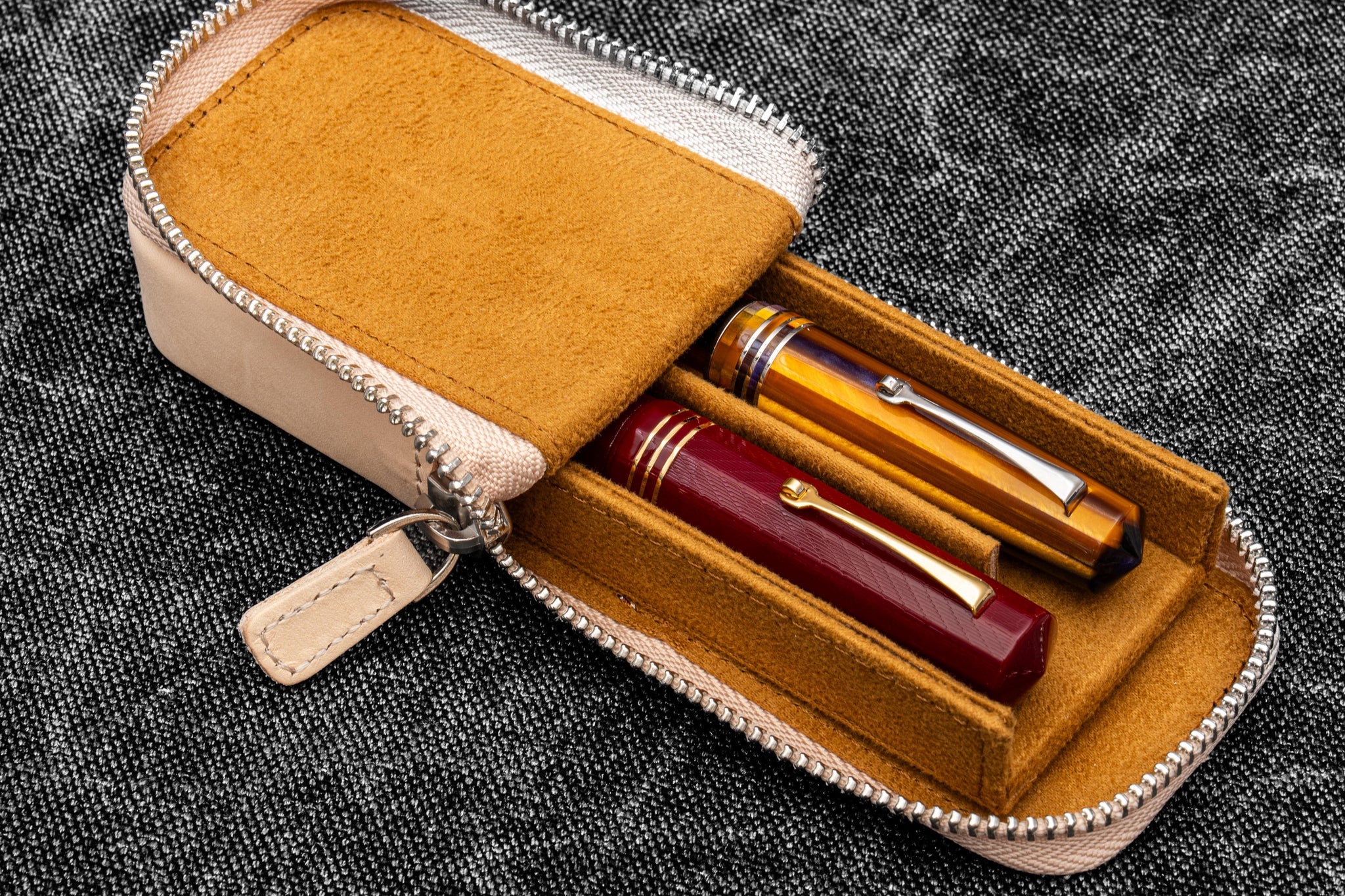 Galen Leather Co. Zipper Magnum Opus 2 Slot Hard Pen Case - Undyed - Image 2