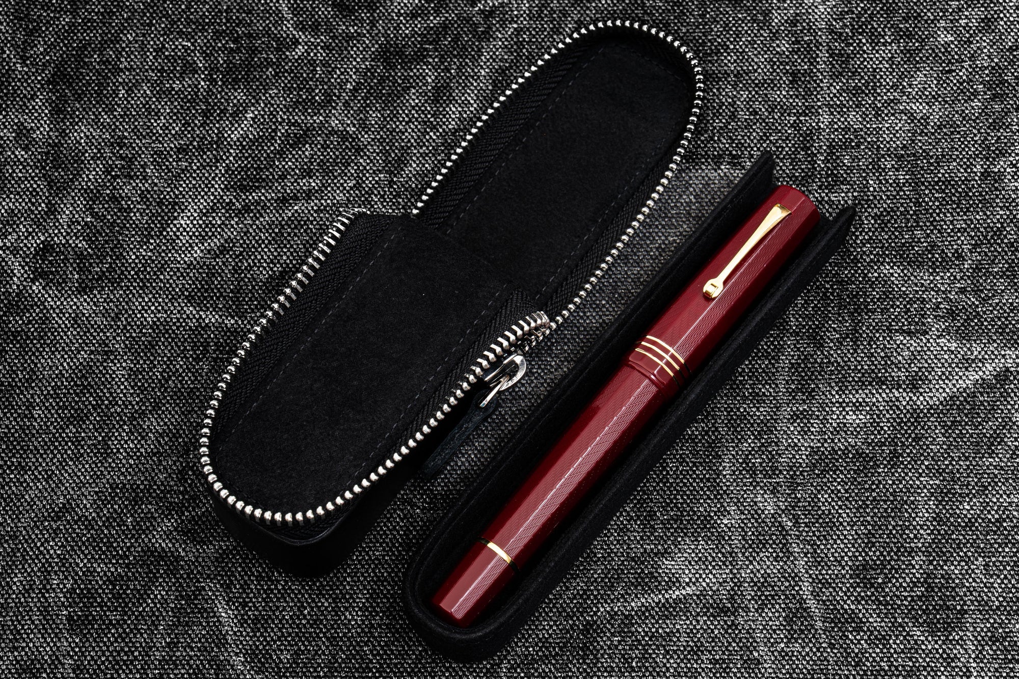 Galen Leather Co. Zipper Magnum Opus Single Slot Hard Pen Case - Black - Image 2