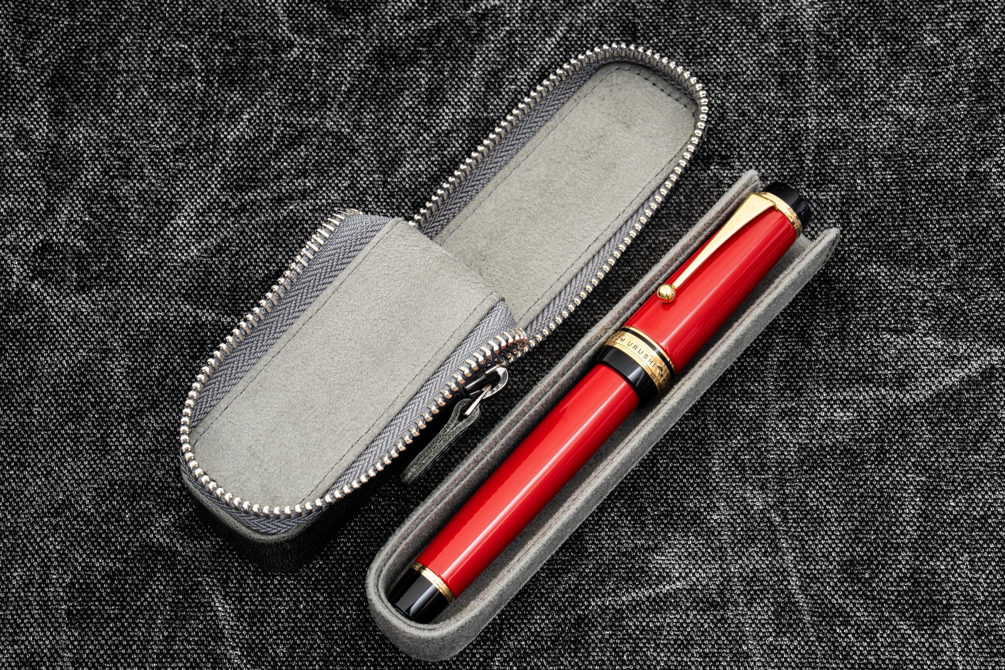 Galen Leather Co. Zipper Magnum Opus Single Slot Hard Pen Case - Crazy Horse Smoky - Image 2
