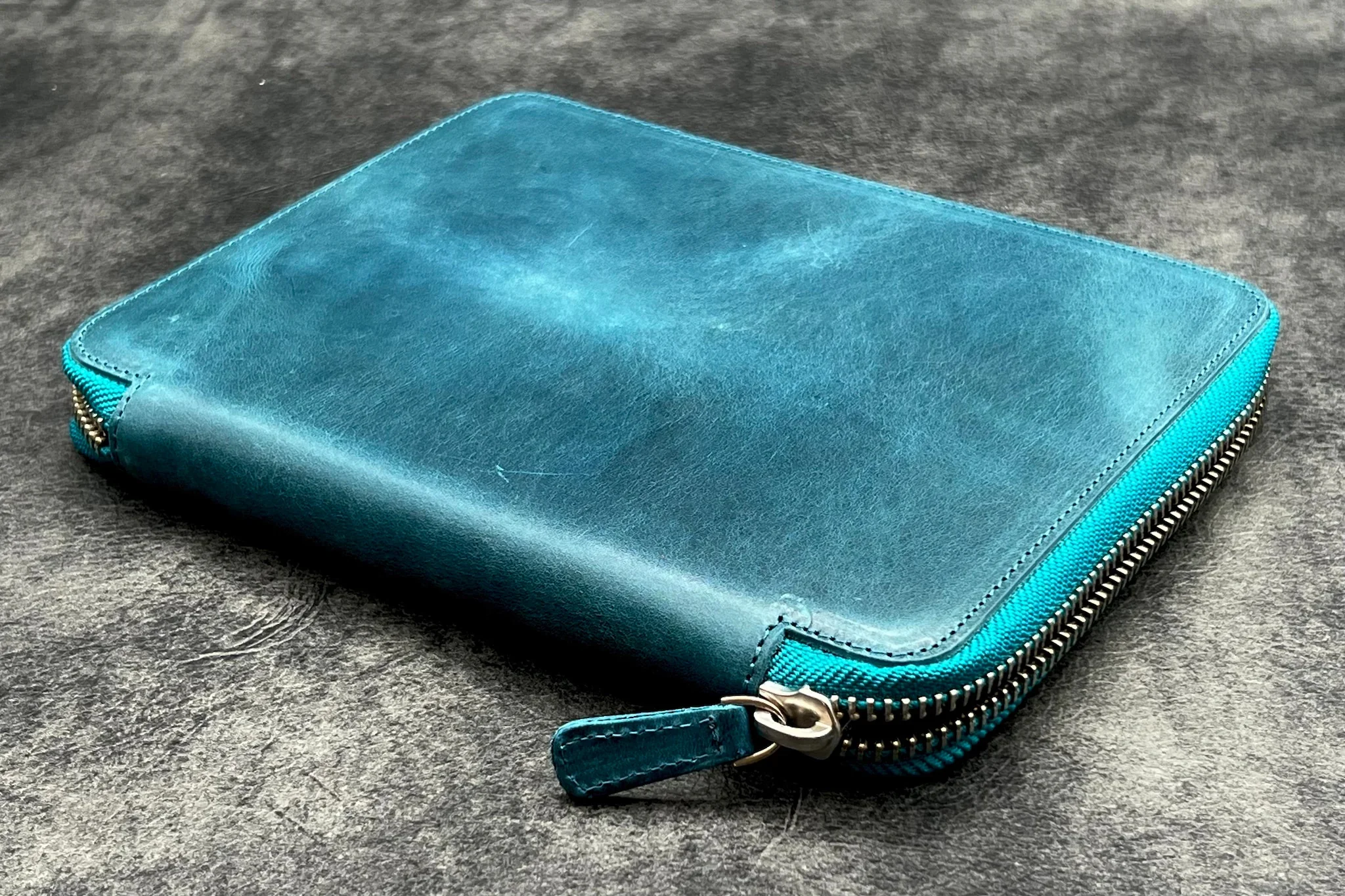Galen Leather Co. Zippered 10 Slot Pen Case with A5 Notebook Holder - Crazy Horse Ocean - Image 2