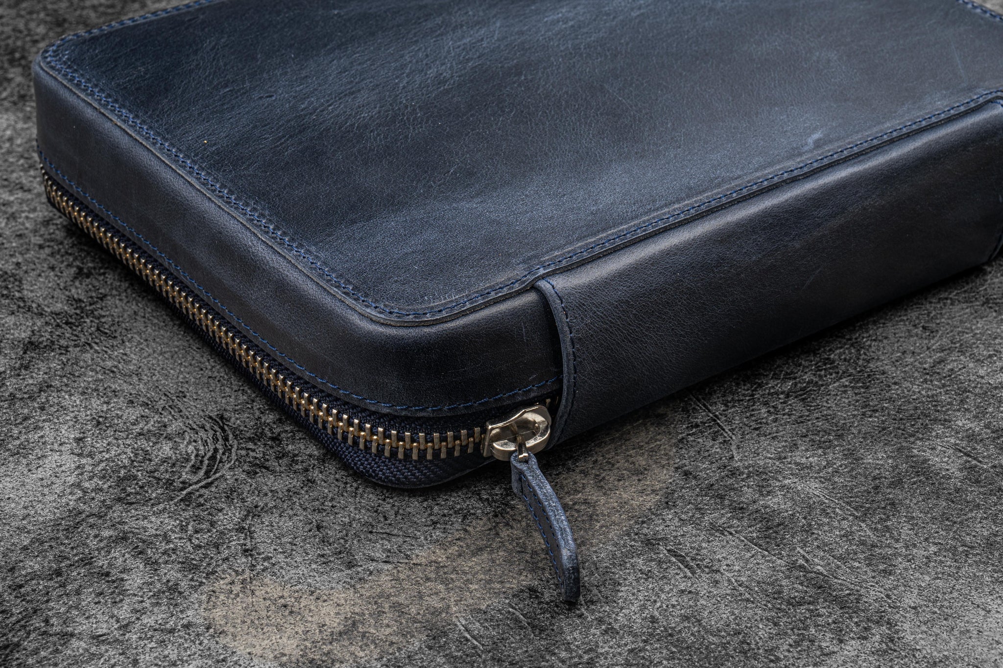Galen Leather Co. Zippered A5 Wide Expansi Folio - Crazy Horse Navy Blue - Image 2