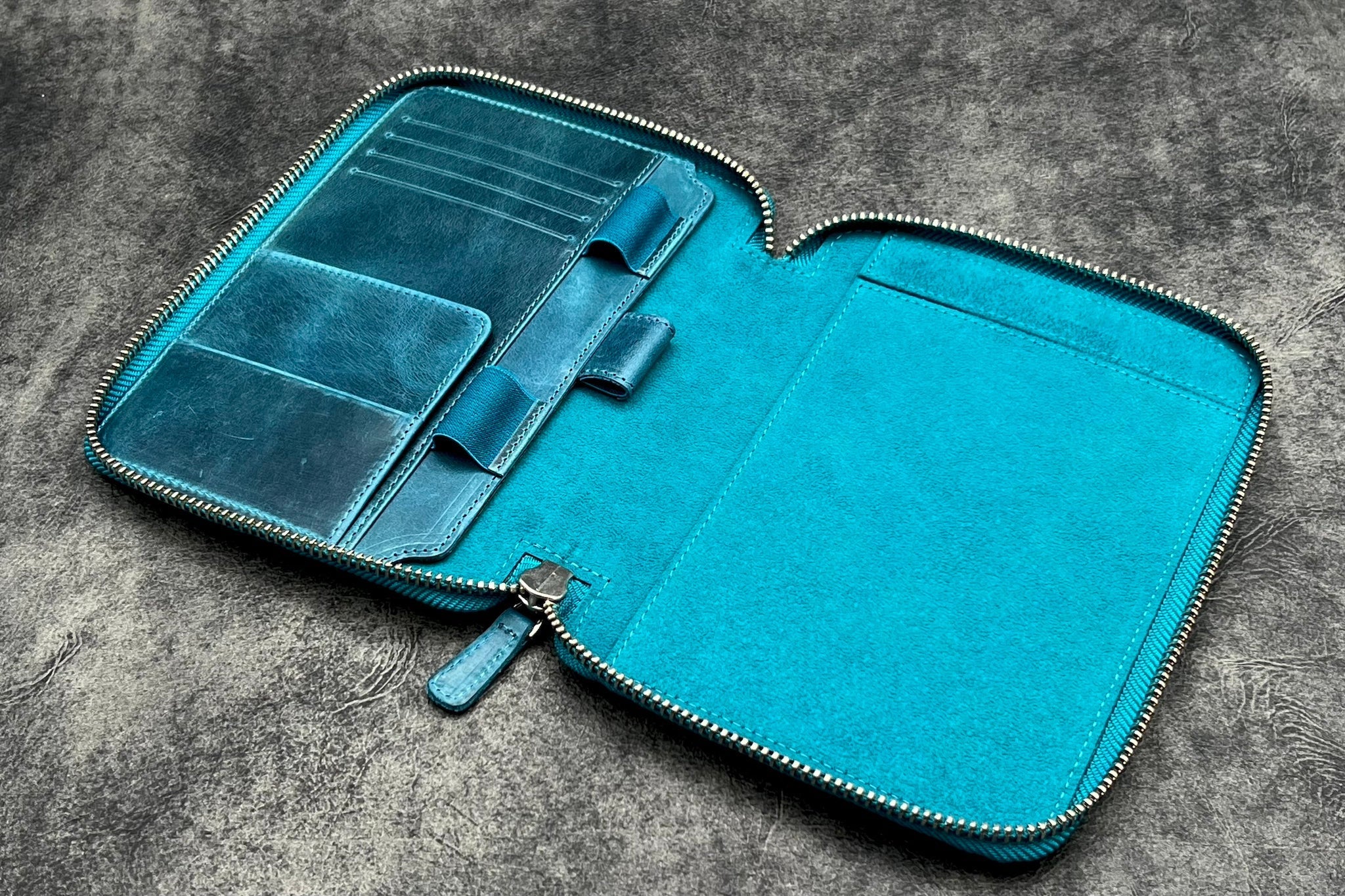 Galen Leather Co. Zippered B6 Notebook Folio - Crazy Horse Ocean - Image 2