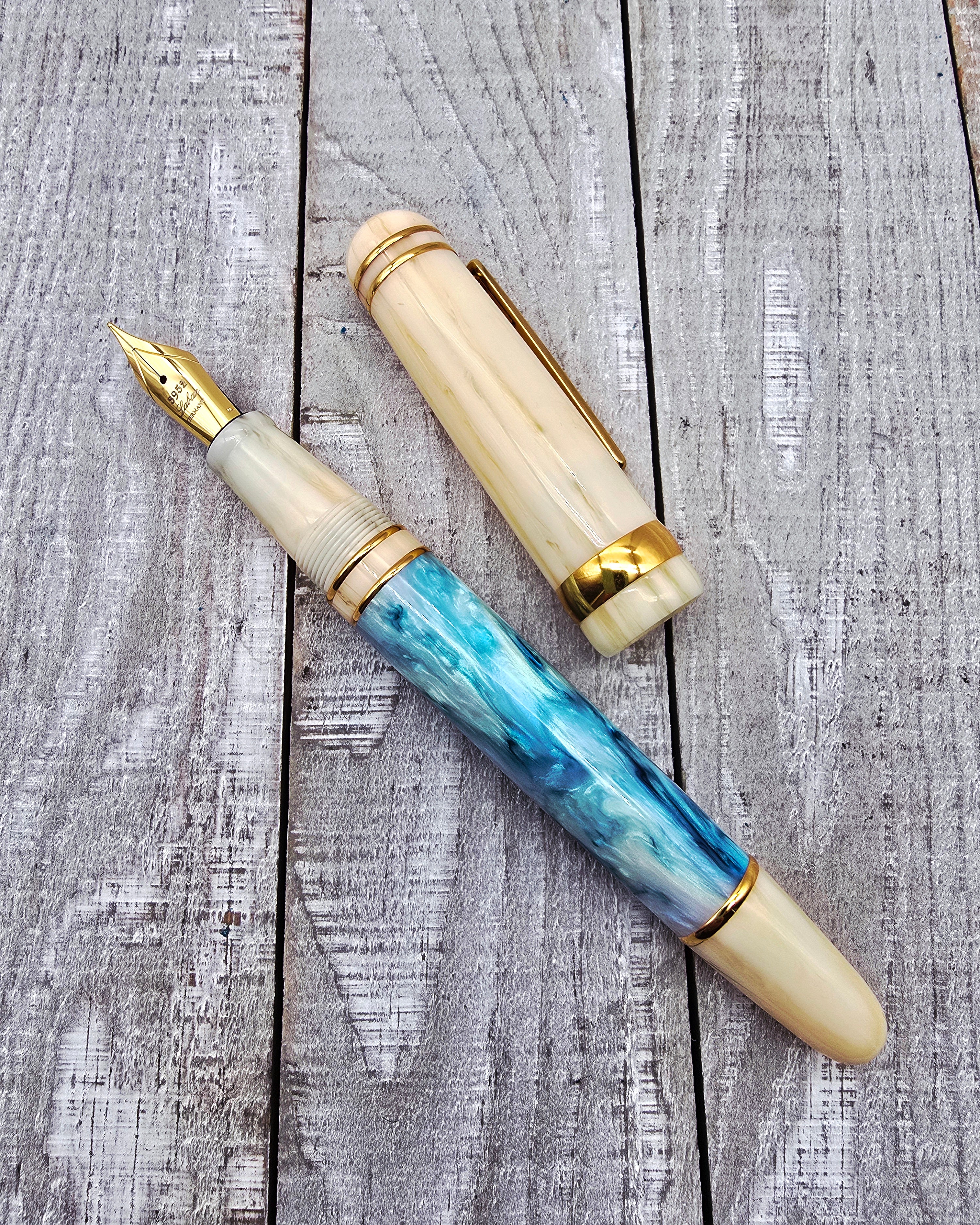 Laban 325 Glacier Cream Abalone Fountain Pen